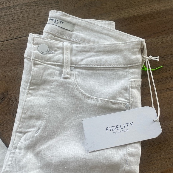 Fidelity Denim Gwen Crop Vintage White, Waist Measured Flat 13”, NWT, MSRP $198 - Picture 3 of 10